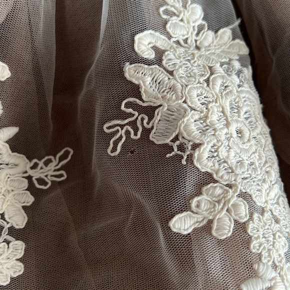 Girl’s Mae Li Rose dress size 3T - Picture 3 of 6